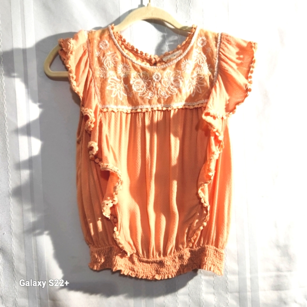 E AND  M RUFFLE LACE CROPPED SHORT SLEEVE ORANGE TOP SIZE 👀 PICTURES FOR MEASUR